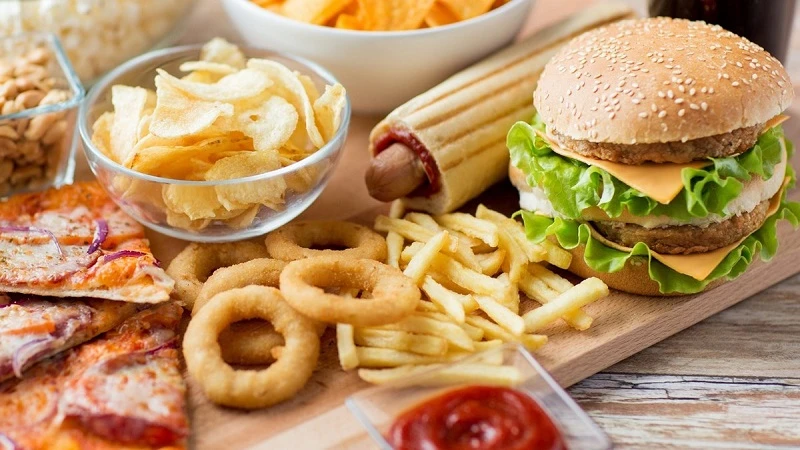 Chuyên gia chia sẻ chế độ ăn uống trị mụn do nội tiết tố hiệu quả
